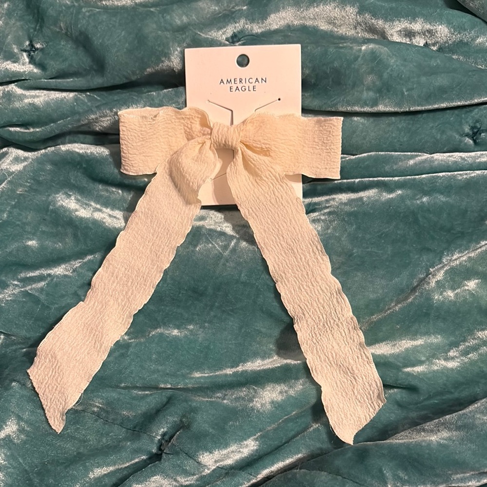American Eagle Cream Hair Bow